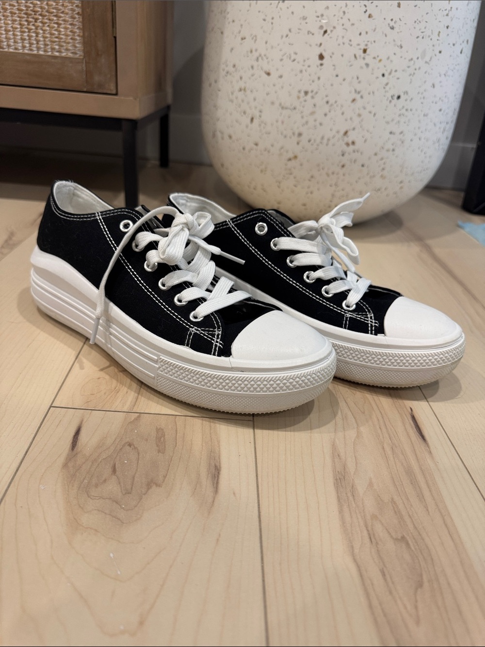 stem Black and White Low-Top Canvas Sneakers